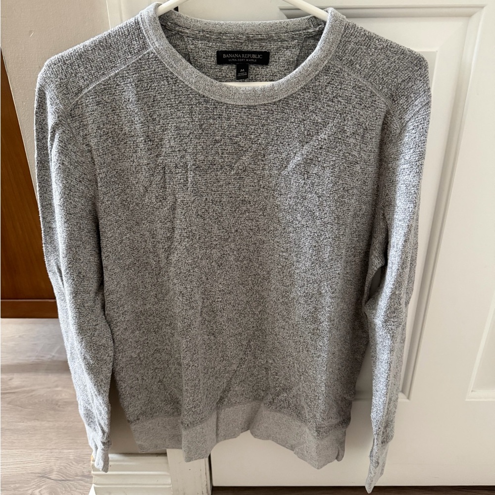 Banana Republic Men's Heathered Gray Crewneck Sweater